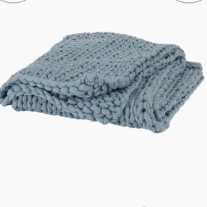 NWT Bearaby tencel hugger  Blanket - bluebell